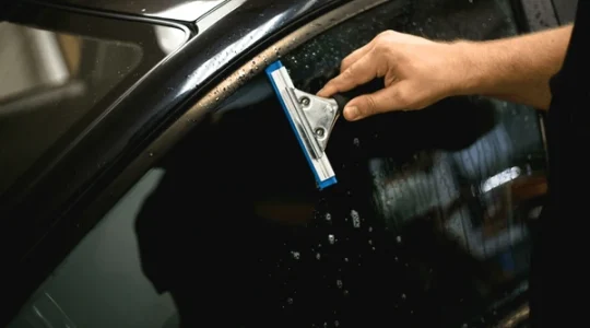 tinting-car-windows-installation